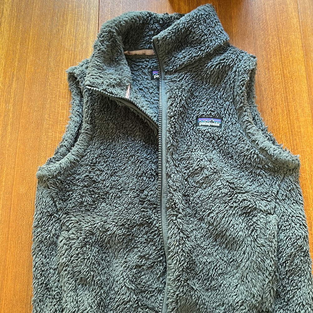 Patagonia girls Los Gatos vest EUC. Size medium.